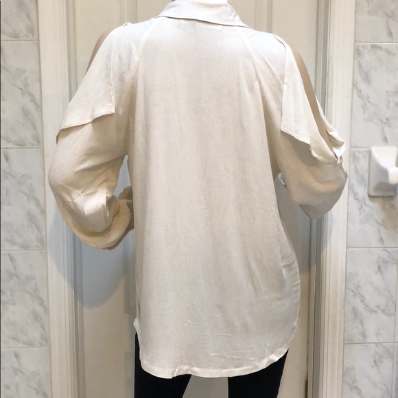 OATMEAL COLD SHOULDER BUTTON TOP - Picture 6 of 7